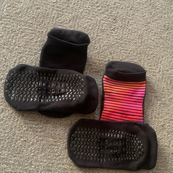 NWOT Pointe Studio Black Solid & Retro Striped Pilates Grip Sock S/M Set of 2 - Picture 2 of 9
